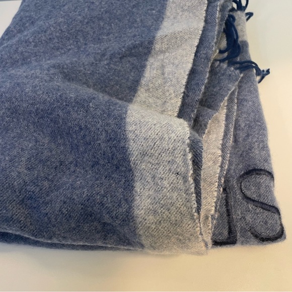 WILLIAMS SONOMA Blue Cashmere Throw Blanket 48” X 64” - Picture 5 of 7